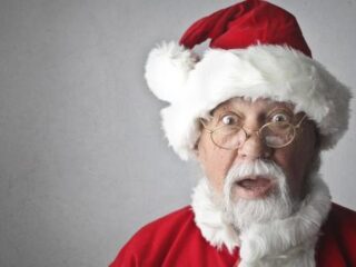 Mysterieuze Kerstman gooit geld in brievenbussen Engels dorpje