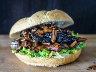 RECEPT: Pulled mushroom burger