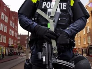 VIDEO: "Politie met mitrailleurs geeft mensen onveilig gevoel"