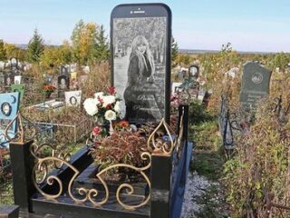 Vrouw heeft iPhone-grafsteen met haar gezicht als 'screensaver'