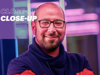 Harun (38): “Ik jankte als een baby toen de weeskinderen hun levensverhalen vertelden”