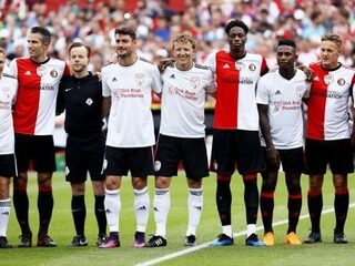 Kuyt neemt afscheid als profvoetballer in wedstrijd vol wereldsterren