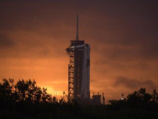 De historische SpaceX-vlucht is vanavond met het blote oog te zien in Nederland