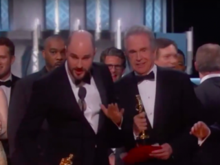 Blunder bij Oscars: niet La La Land, maar Moonlight wint, een film over donkere gay jongen