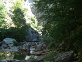 Spaans jongetje (10) redt leven van Nederlander (64) die tussen rotsen was gevallen