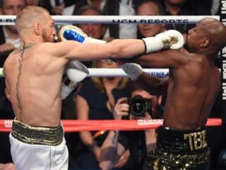 Floyd Mayweather verslaat Conor McGregor en neemt definitief afscheid
