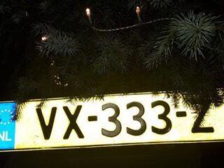 Domme kentekendief legt buit onder kerstboom