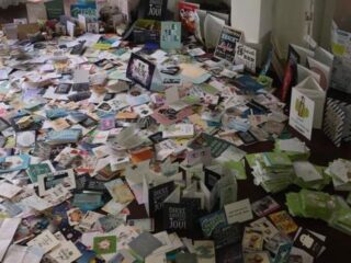 Mishandelde Tommy (14) bedankt iedereen voor kaartjes, cadeaus en brieven