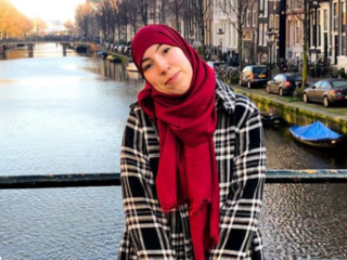 Samya wil gevraagd worden vanwege skills, niet vanwege hoofddoek