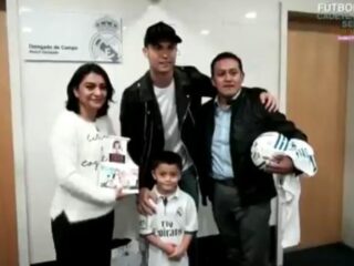VIDEO: Emotionele ontmoeting Ronaldo met gezin van slachtoffertje (6) zware aardbeving Mexico