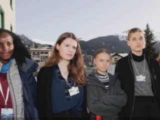 Oegandese klimaatactivist uit foto geknipt met Greta Thunberg