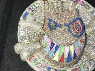 Travis Scott koopt peperdure kettingen voor zijn crew