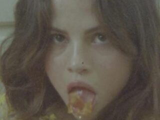 Selena Gomez kaart mentale problemen aan in bijzondere clip 'Fetish'