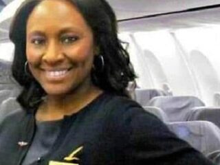 Stewardess redt tiener van mensenhandel met slimme truc