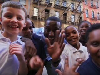 Inspirerende leraar mag samen met zijn klas clip opnemen met o.a. Big Sean bij The Ellen Show
