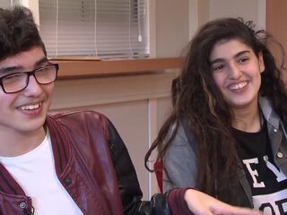 VIDEO: Voice Kids-sensatie Jean bedolven onder berichtjes van meisjes