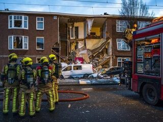 Pand in Den Haag volledig ingestort, man ligt acht uur lang onder het puin