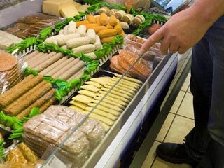 Patatje oorlog: overvaller uit snackbar gejaagd met frituurmand