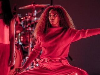 Solange kampt met chronische aandoening en zegt nieuwjaarsoptreden af