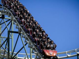 Wil je in een Efteling-achtbaan? Dan moet je binnenkort eerst een plek reserveren