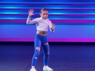 13-jarige Charlotte danst tegen haat en jaloezie in Time To Dance