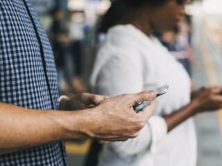 Providers mogen niet zomaar ongebruikte data en belminuten van je afpakken volgens de Consumentenbond