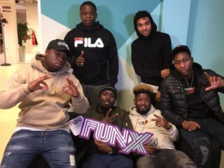 Valsbezig gaat weer helemaal los in het karaokespel: ''Papito, papito''