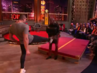 Rico Verhoeven trapt Jandino tegen de vlakte