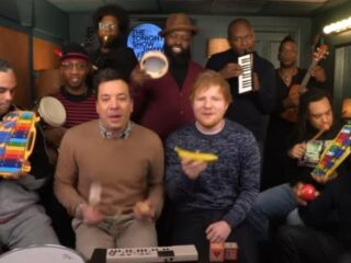 Ed Sheeran zingt 'Shape of You' met muziekinstrumenten voor kinderen