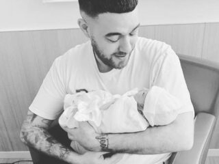 Murda vader geworden van dochtertje Indy Doğa