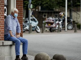 Kabinet wil geen mondkapjesplicht in openbare ruimte