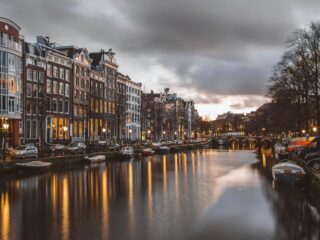 'Amsterdam en Den Haag in top 10 coronabrandhaarden van West-Europa'