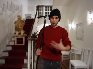 VIDEO: Gast test gestoorde 'Home Alone'-boobytraps uit