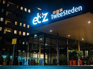 Eerste coronapatiënt in Nederland (56) 'maakt het naar omstandigheden goed'