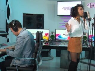 Slowjamify Session: Aïcha Gill zingt 'Fake Love' van Drake