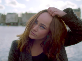 Nienke Plas releast gevoelig nummer 'Zo Mooi' over eigenwaarde