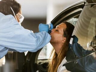 Coronabesmettingen blijven stijgen; vooral jongeren besmet