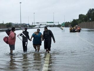 Drake, Beyoncé, Kevin Hart en meer celebs betuigen steun aan slachtoffers orkaan Harvey