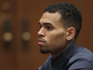 Chris Brown aangeklaagd voor het illegaal houden van een aapje