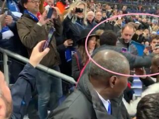 Teleurgestelde Neymar slaat fan na verloren bekerfinale