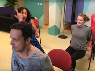 Morad & Shay’s Summerbody Workout: Stoel Workout