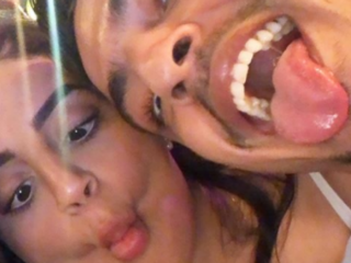 Boef geeft vriendin Selma een dikke auto cadeau