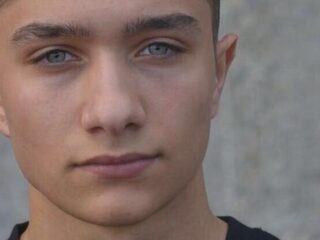 VIDEO: Morad & Shay helpen Oguzhan aan een modellencarrière