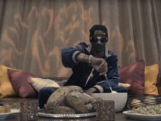 Snoop Dogg maakt feestelijke remix van 'U Name It Challenge'