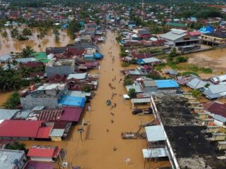 Al 29 doden door heftige overstromingen Indonesië