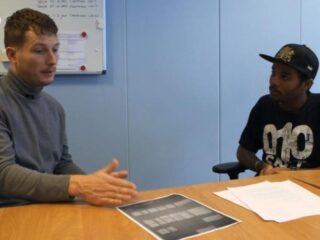 Schuldenexperts geven luisteraar advies: "Ik ben een zzp-er met schulden"