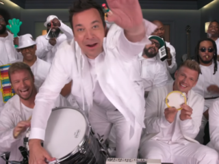 De Backstreet Boys zingen 'I Want It That Way' met Jimmy Fallon en The Roots