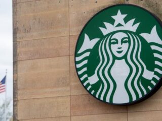 Starbucks stopt met adverententies op social media vanwege haatreacties