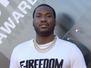 Meek Mill doneert 6000 rugzakken aan studenten