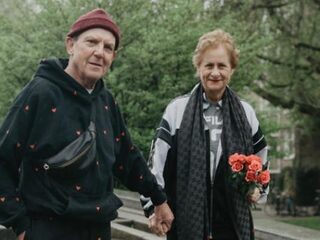 Fotograaf Sascha Esmail laat grootouders eerste date herbeleven in bijzondere shoot